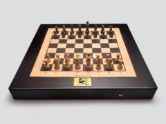 是SquareOff磁性国际象棋盘